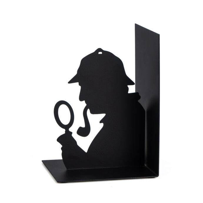 Βιβλιοστάτης Sherlock Black Προστατέψτε τα βιβλία σας από πτώση με αυτόν τον μεταλλικό βιβλιοστάτη. Εμπνευσμένος από το διάσημο ήρωα των υποθέσεων μυστηρίου. Διαστάσεις: Μ12 x Π10 x Υ17 εκ
