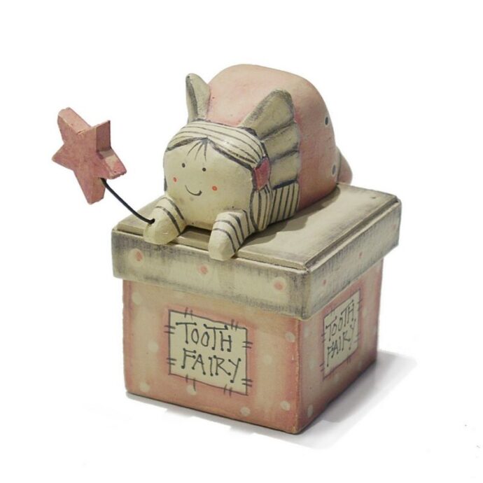 Ξύλινο κουτί Tooth Fairy Ροζ Η νεράιδα των δοντιών είναι εδώ, με ένα όμορφο χειροποίητο κουτί για τα δοντάκια του παιδιού σας! Βάλτε το δοντάκι στο κουτί και κάντε μια ευχή. 