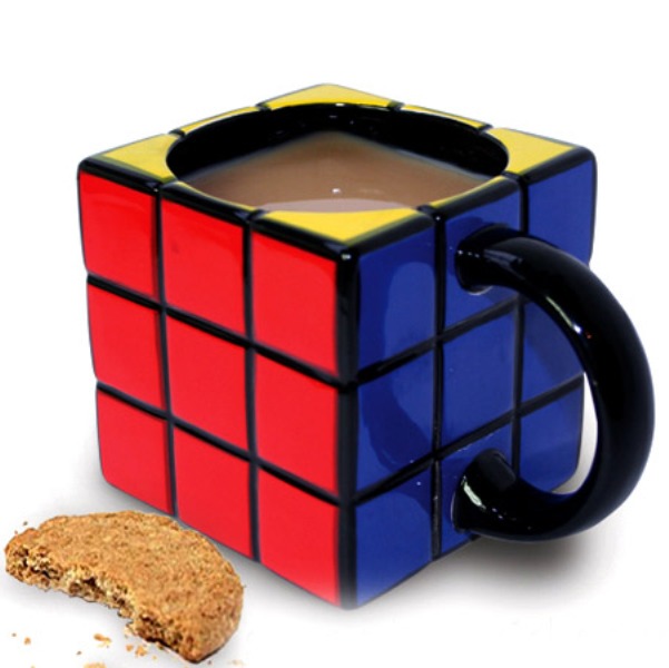 Πρωτότυπη κεραμική κούπα για τον καφέ σας καθημερινά. Προσπαθήσατε να λύσετε τον κύβο του Rubik για πολύ, αλλά χωρίς επιτυχία; Αυτή μπορεί να είναι η μόνη σας ευκαιρία να δείτε πώς θα μοιάζει!